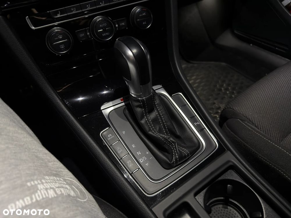 Volkswagen Golf - 10