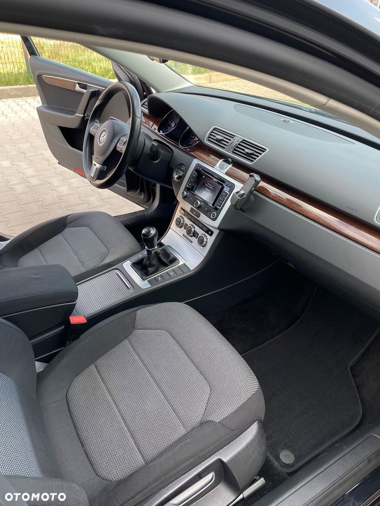 Volkswagen Passat 2.0 TDI BlueMotion Technology Comfortline - 14