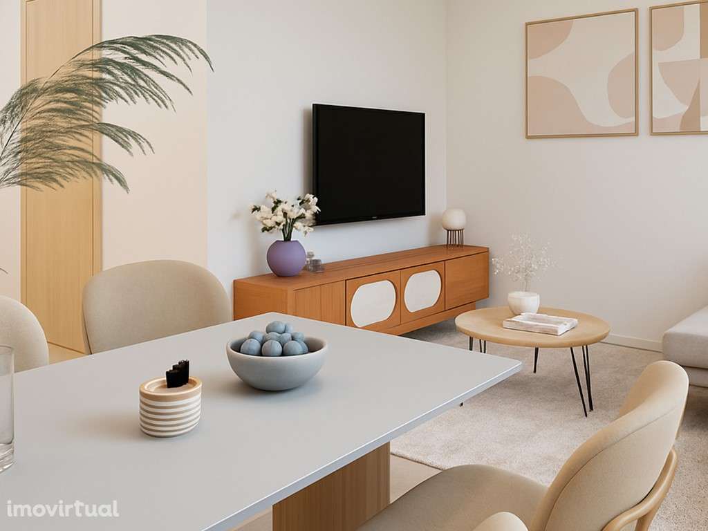 A 550 metros da praia, T2+1 totalmente renovado e pronto a habitar! - Grande imagem: 2/7