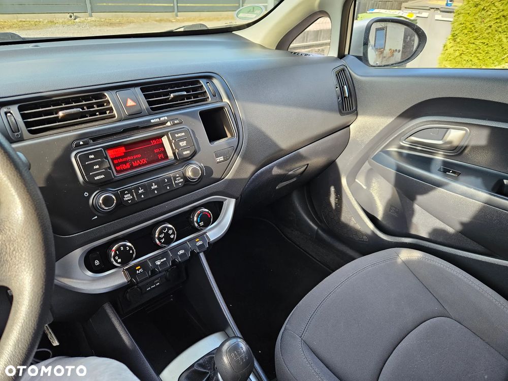 Kia Rio 1.4 Edition 7 - 16