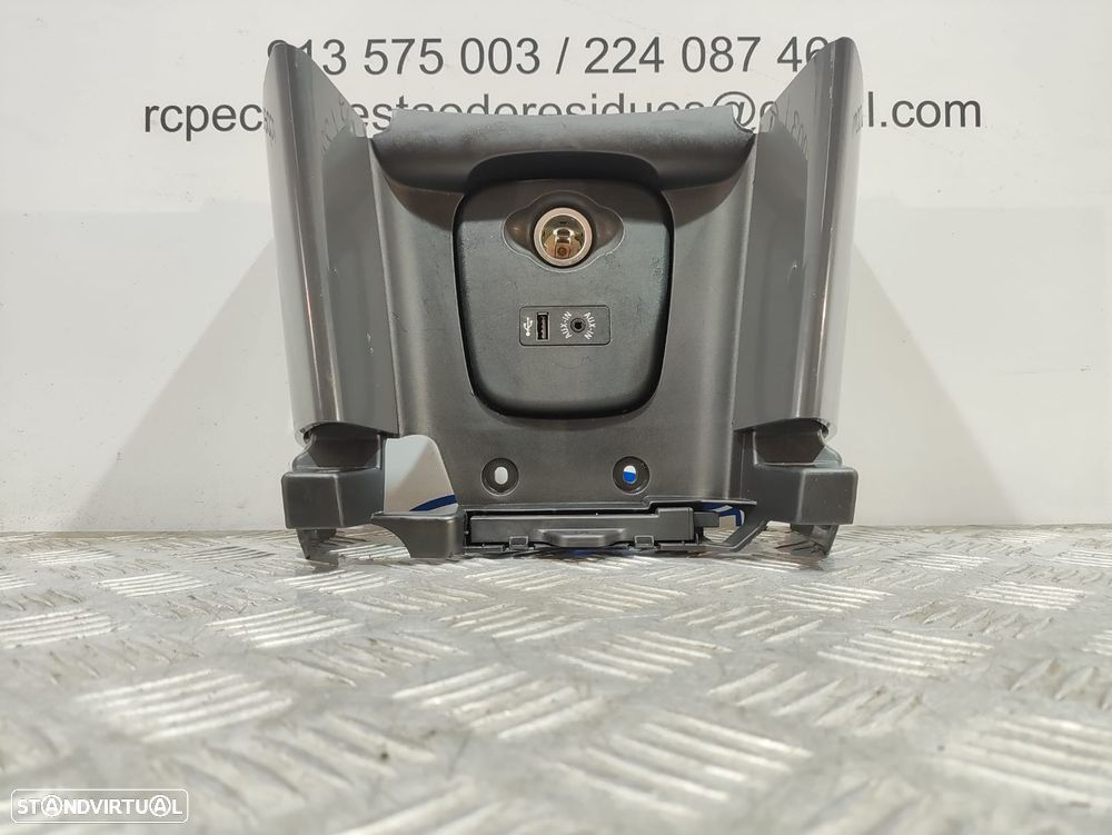 Painel Da Consola Central Entrada USB AUX Mini Cooper F56 - 2