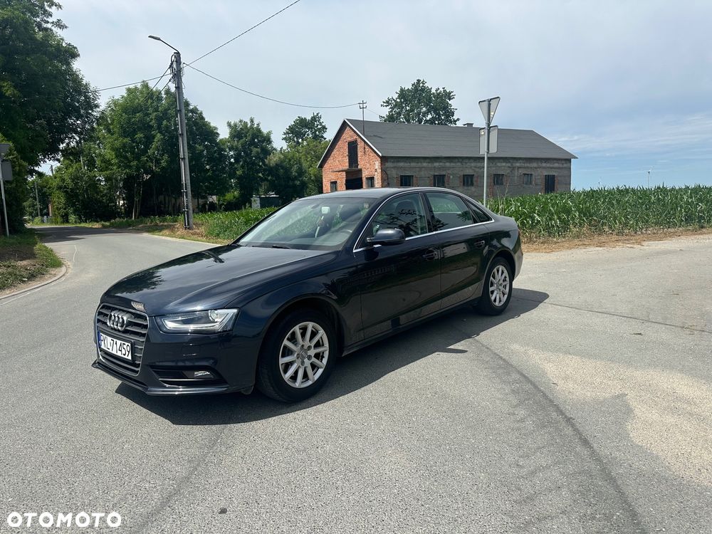 Audi A4 Limousine - 1