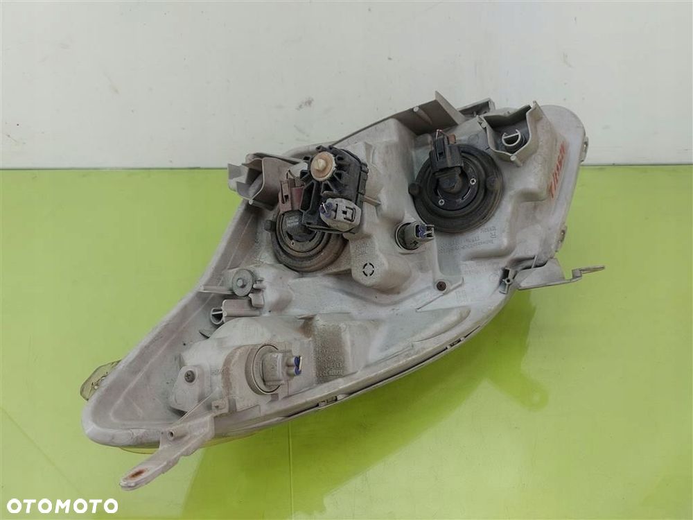 Reflektor lampa przód prawa Toyota Corolla Verso I 2001-2004 UPM60GF20 - 3