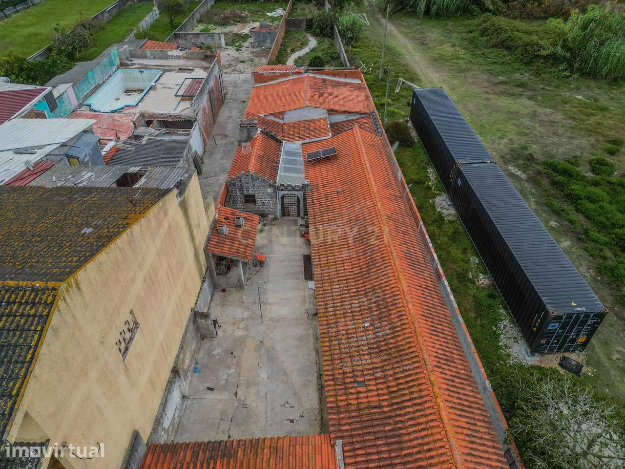 Moradia T5 com 3 suites, espaço exterior a 3 km da praia - Grande imagem: 5/34