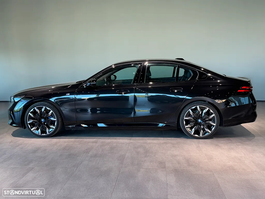 BMW i5 eDrive40 Pack Desportivo M - 3