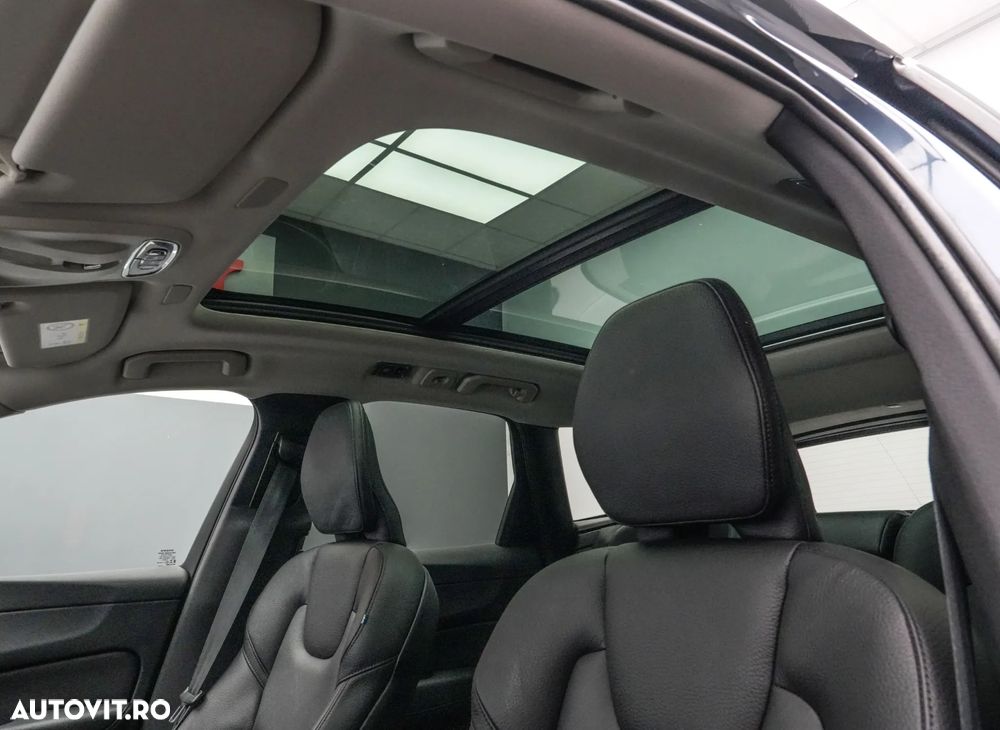 Volvo XC 60 T8 Twin Engine AWD Momentum Pro - 8