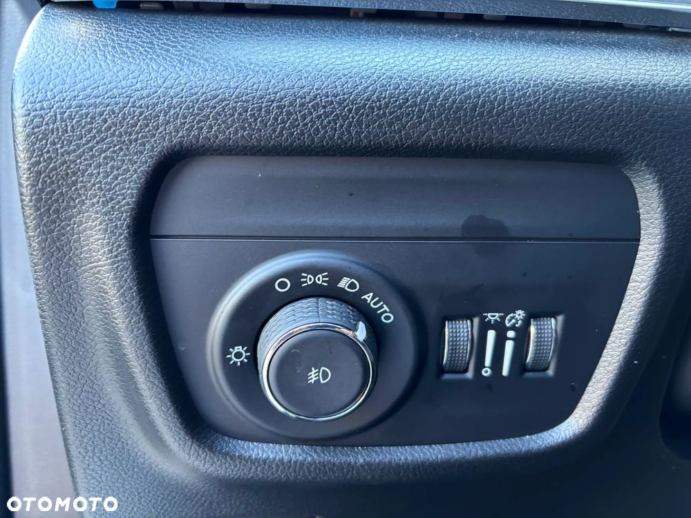 Jeep Grand Cherokee - 36