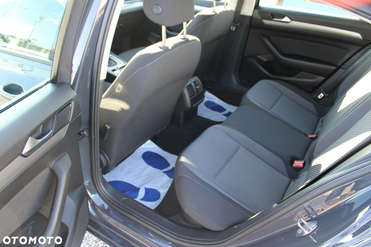 Volkswagen Passat - 10