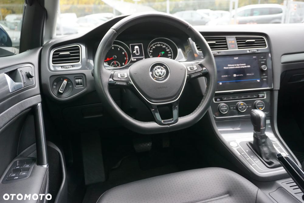 Volkswagen Golf - 12