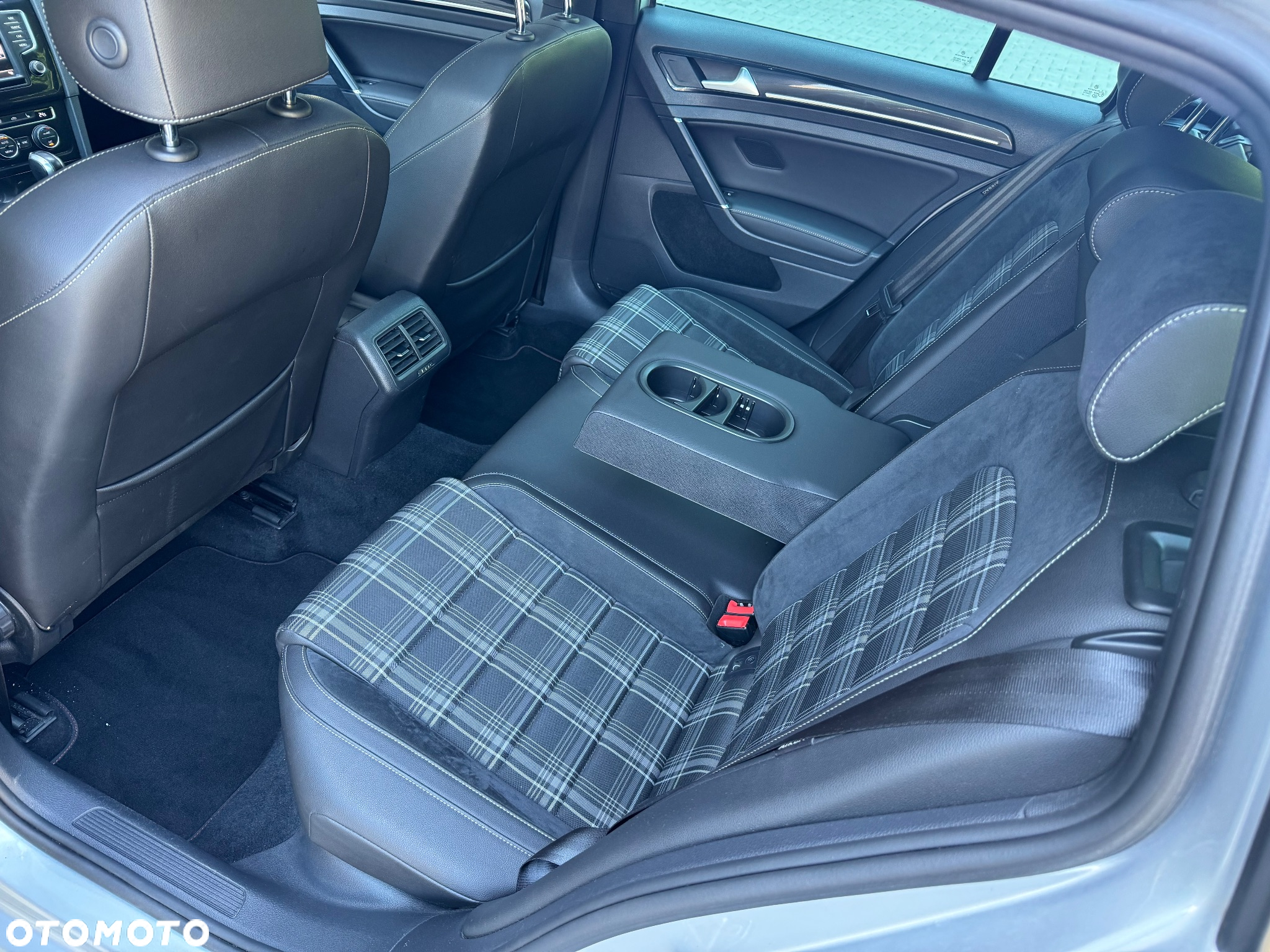 Volkswagen Golf VII 2.0 TDI BMT GTD DSG - 25