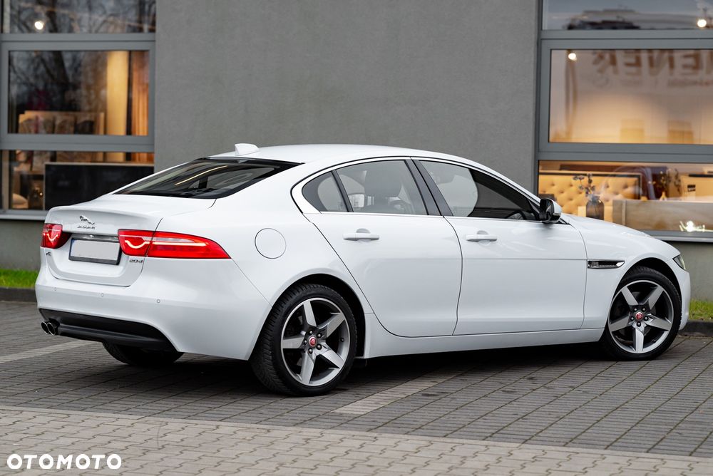 Jaguar XE - 14