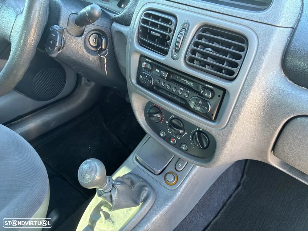 Renault Clio 1.2 RT - 14