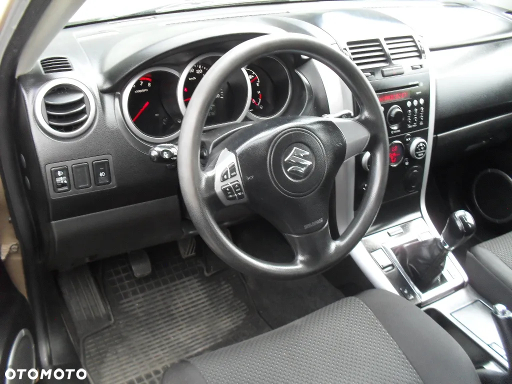Suzuki Grand Vitara 2.0 - 22