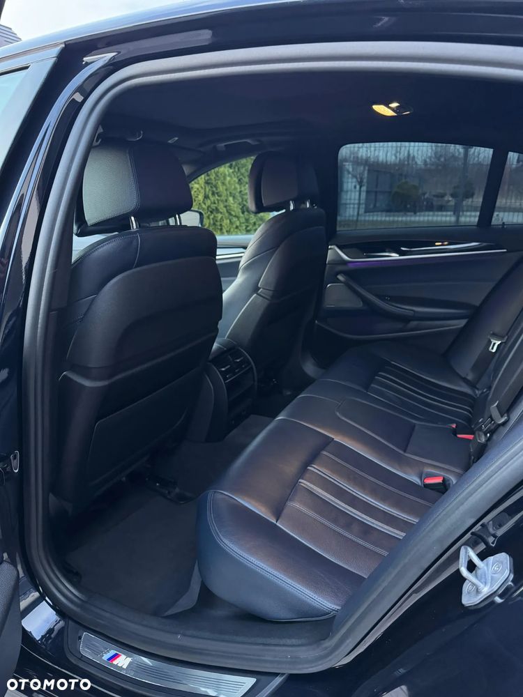 BMW Seria 5 M550i xDrive - 13
