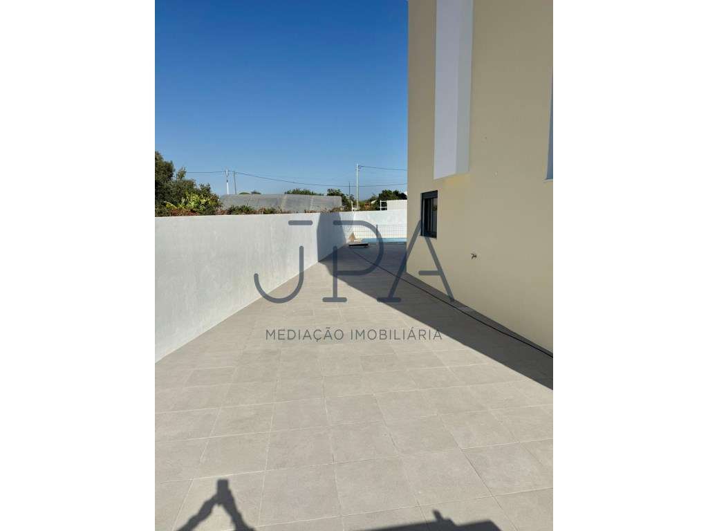 A estrear. Moradia Geminada V3+1 com Piscina e garagem - Grande imagem: 5/51