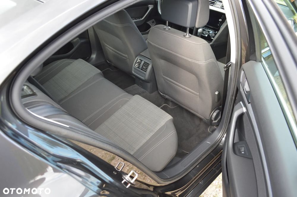 Volkswagen Passat 2.0 TSI Business DSG - 17