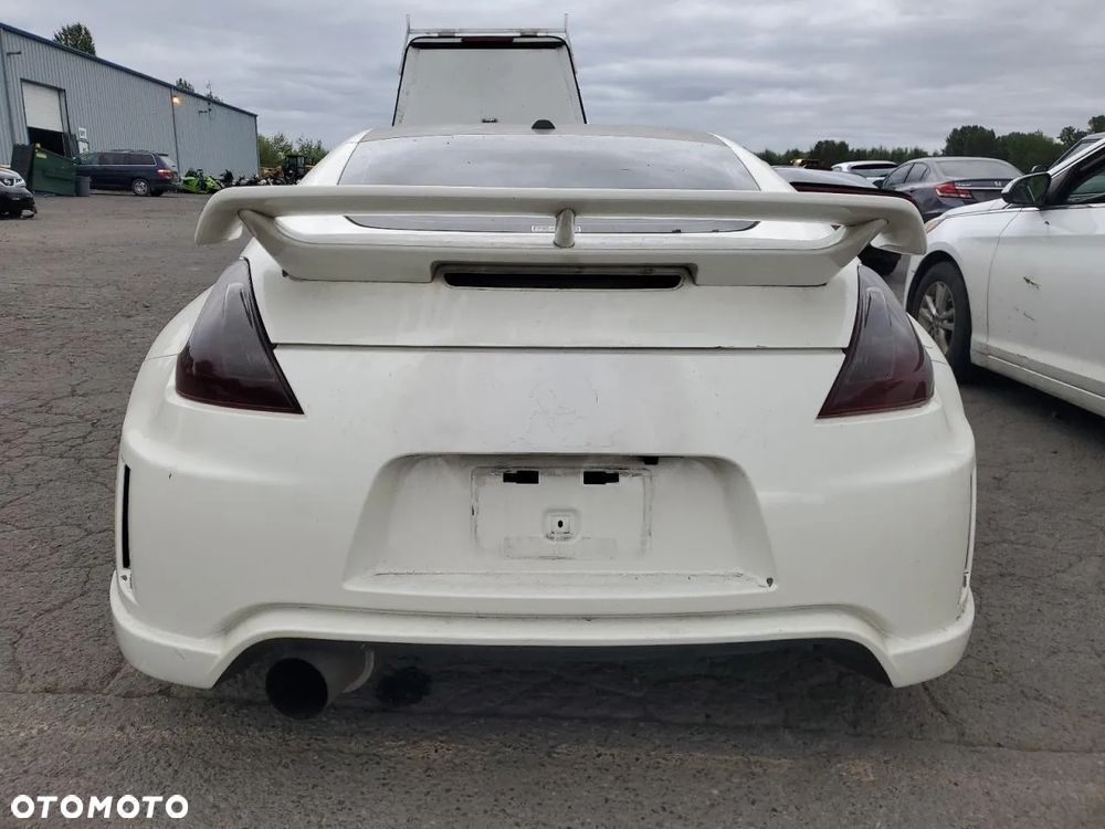 Nissan 370 Z - 6