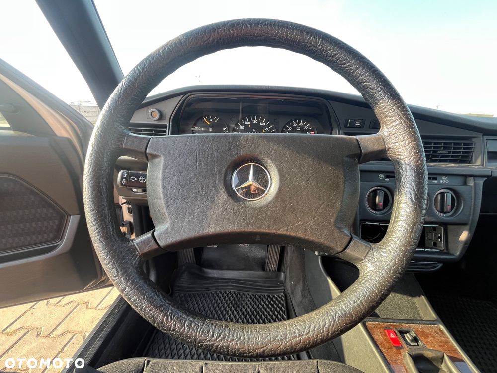 Mercedes-Benz W201 (190) - 16