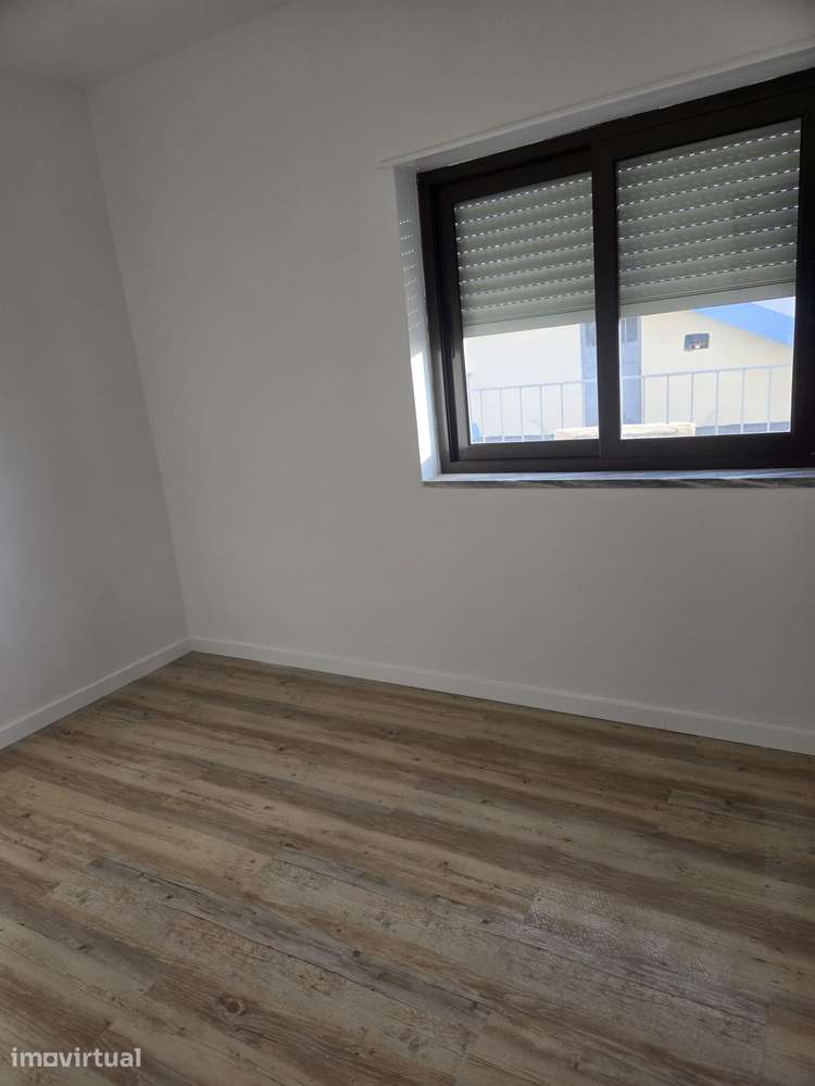 Apartamento T3 com Ar Condicionado e Lavandaria - Grande imagem: 5/14