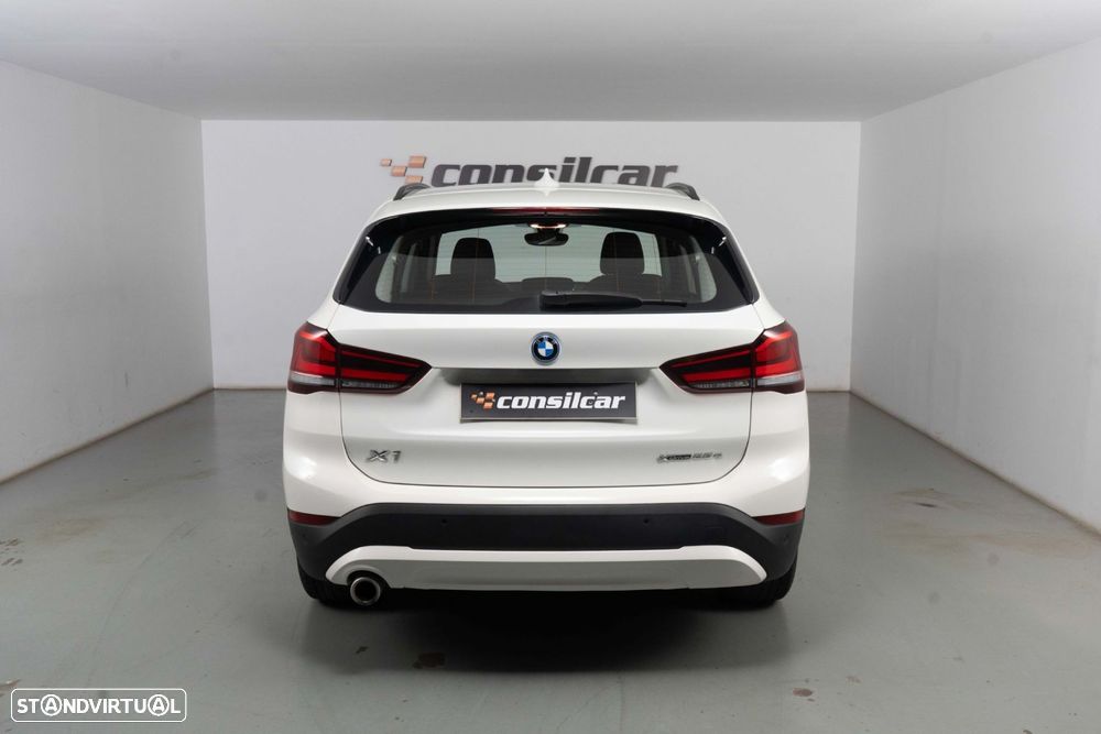 BMW X1 25 e xDrive Corporate Edition - 6