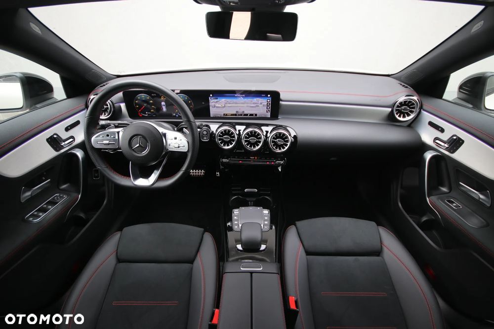 Mercedes-Benz CLA 200 AMG Line 7G-DCT - 17