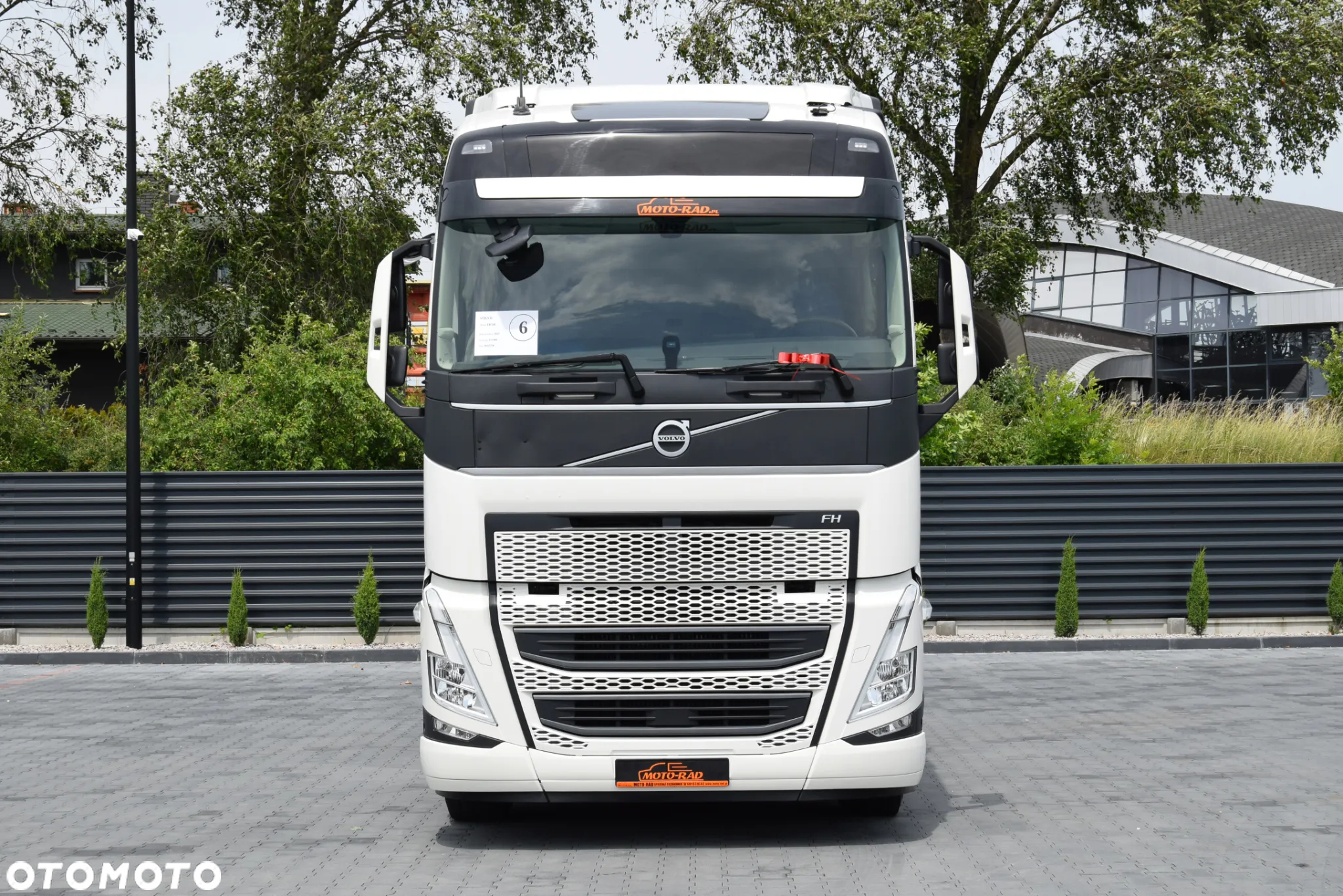 Volvo FH500 / EURO 6 / NOWY MODEL / KLIMATYZACJA POSTOJOWA / ACC / LEDY / 2 ZBIORNIKI / FULL SPILERY / 2023 / NISKI PRZEBIEG / SERWISOWANY / SPROWADZONY - 2