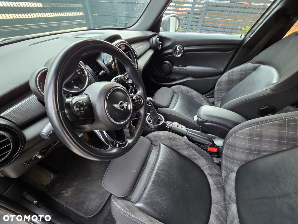 MINI Cooper Standard - 5