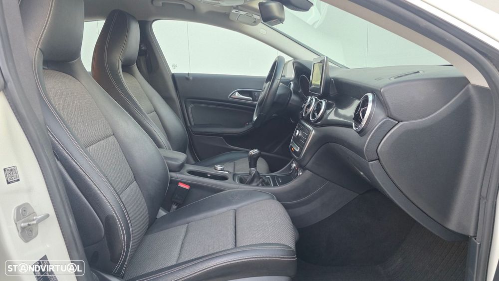 Mercedes-Benz CLA 180 d Shooting Brake - 15