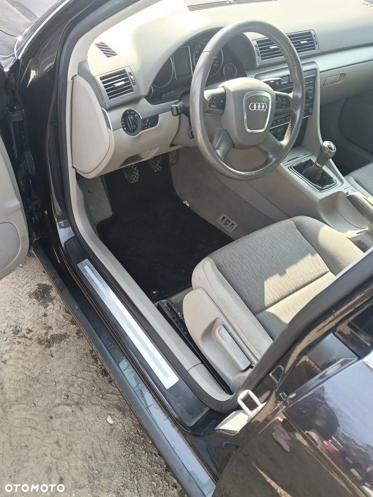 Audi A4 Limousine - 10