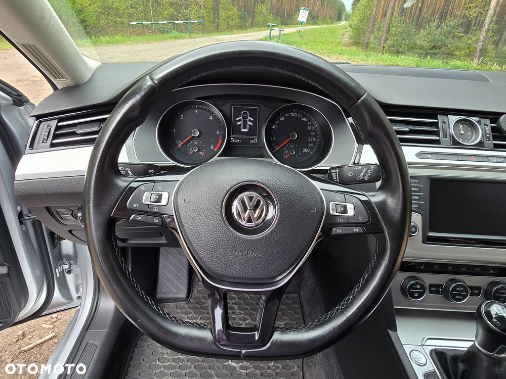 Volkswagen Passat 2.0 TDI (BlueMotion Technology) Comfortline - 12