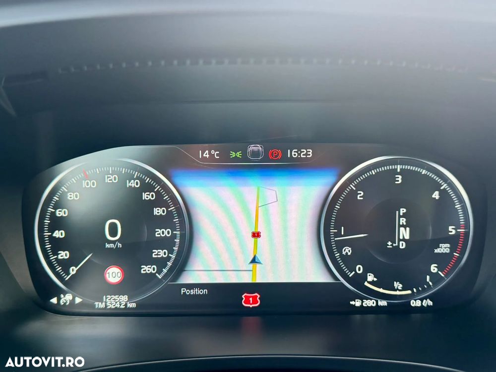 Volvo V90 D5 AWD Geartronic Momentum Pro - 30