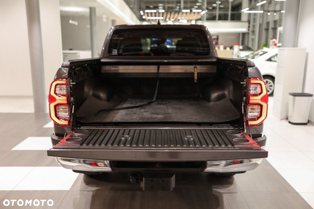 Toyota Hilux - 38