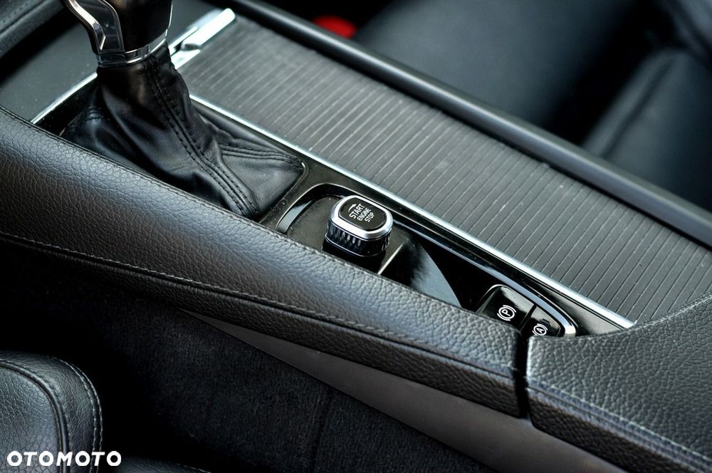 Volvo V90 D3 Momentum Pro - 26