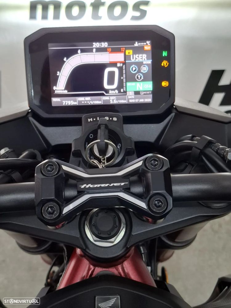 Honda CB 750 HORNET - 9