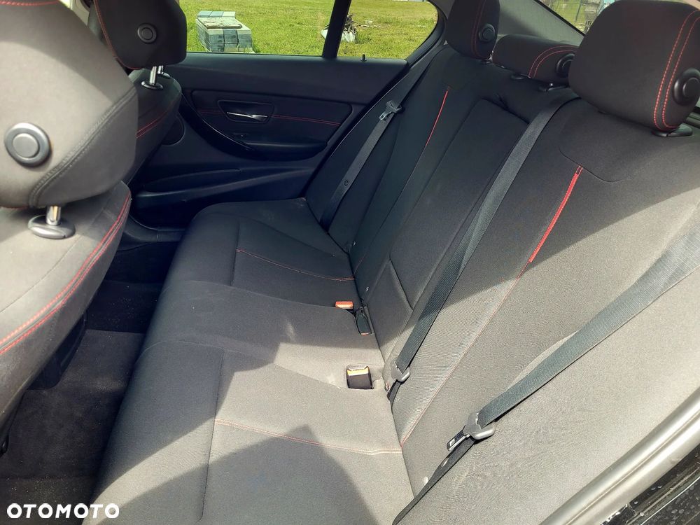 BMW Seria 3 320i Sport Line - 11