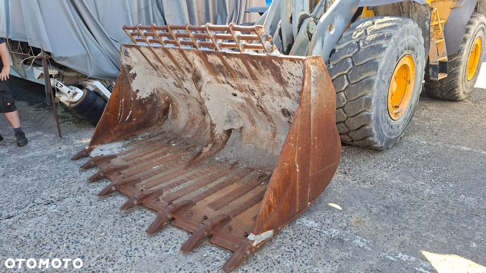 Volvo L 120 E 4X4 - 34