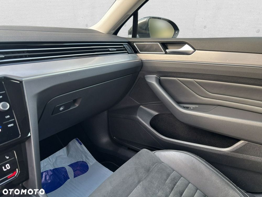 Volkswagen Passat - 15