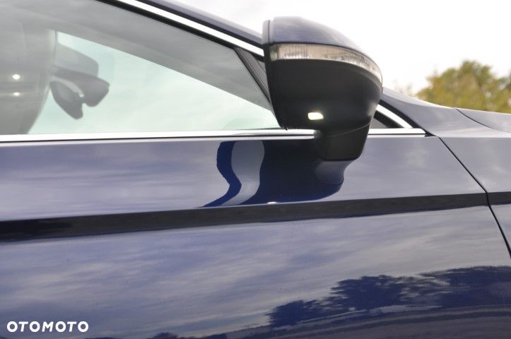 Volkswagen Passat - 8