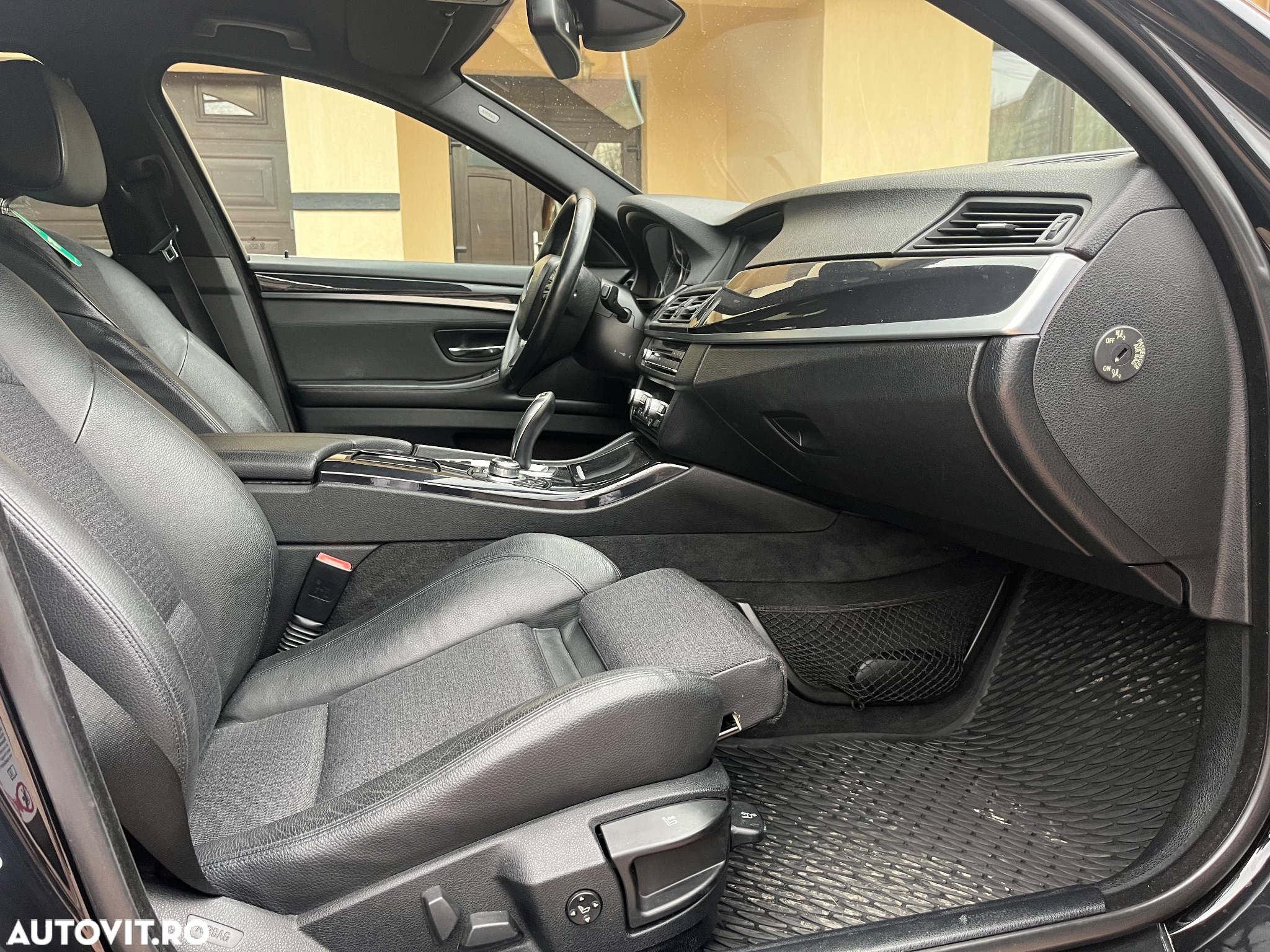 BMW Seria 5 525d Touring Sport-Aut. - 12