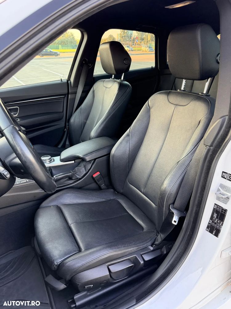 BMW Seria 3 320d Aut. Sport Line - 26