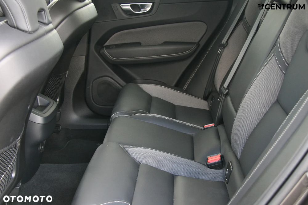 Volvo XC 60 B4 D AWD Plus Dark - 10