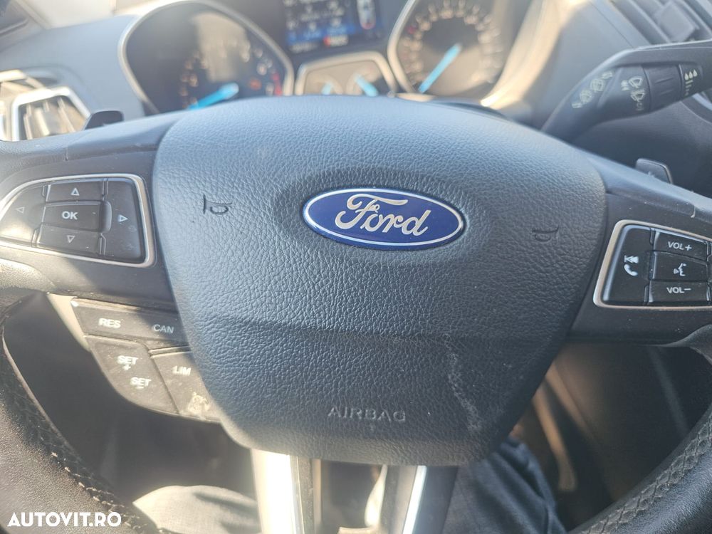 Ford Kuga - 3