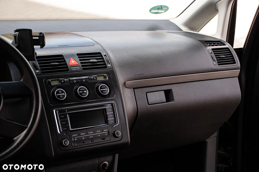 Volkswagen Touran - 32