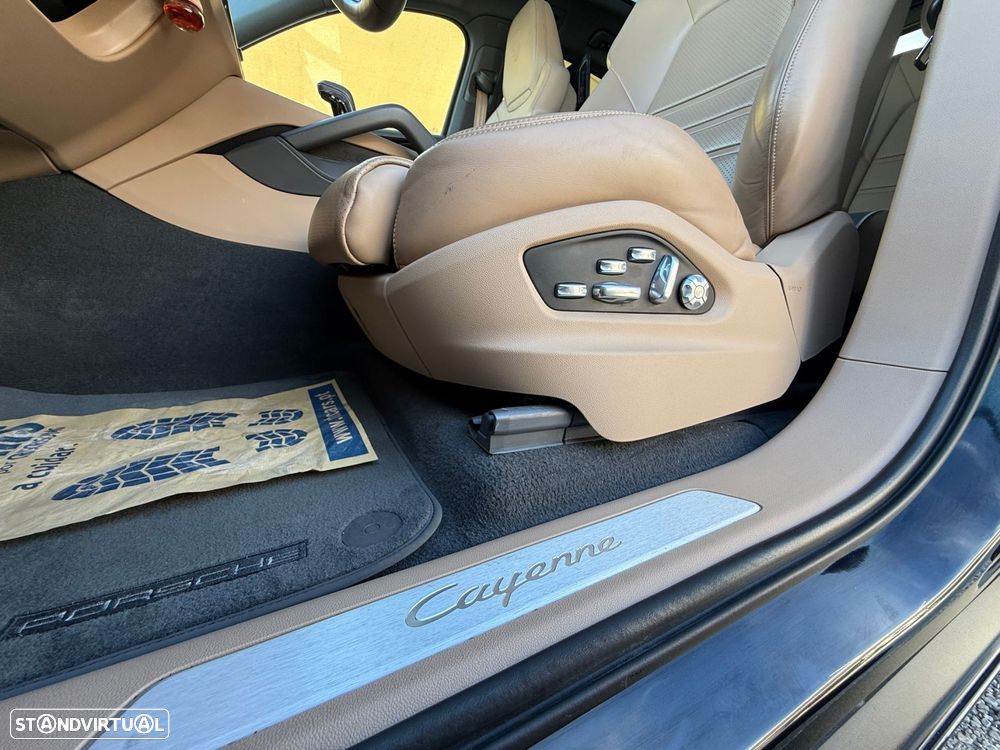 Porsche Cayenne Coupé E-Hybrid Platinum Edition - 13