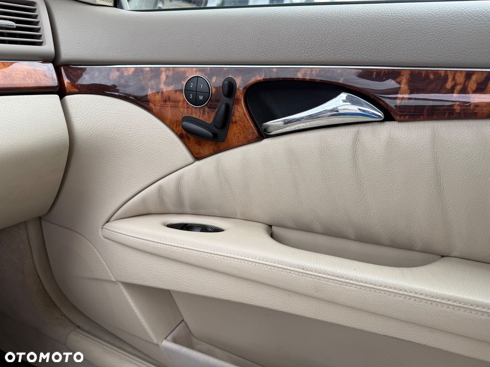 Mercedes-Benz Klasa E 500 4-Matic T Elegance - 32