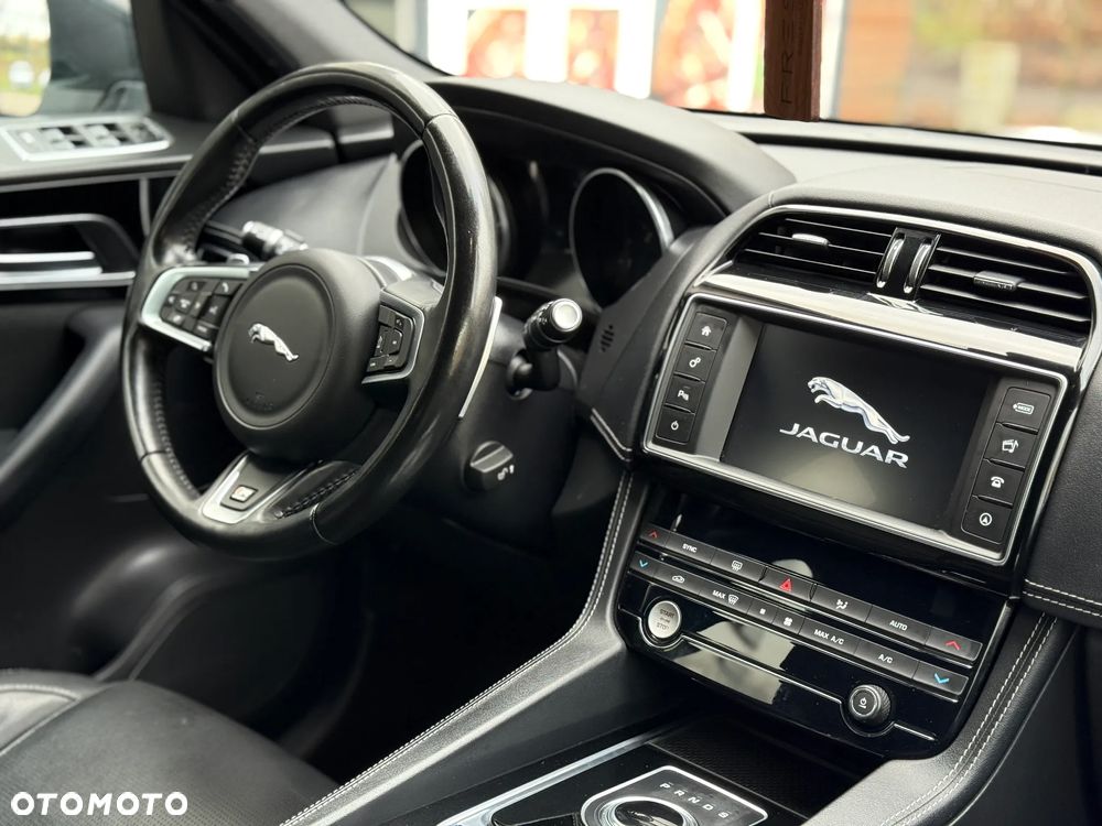 Jaguar F-Pace 20d AWD R-Sport - 34