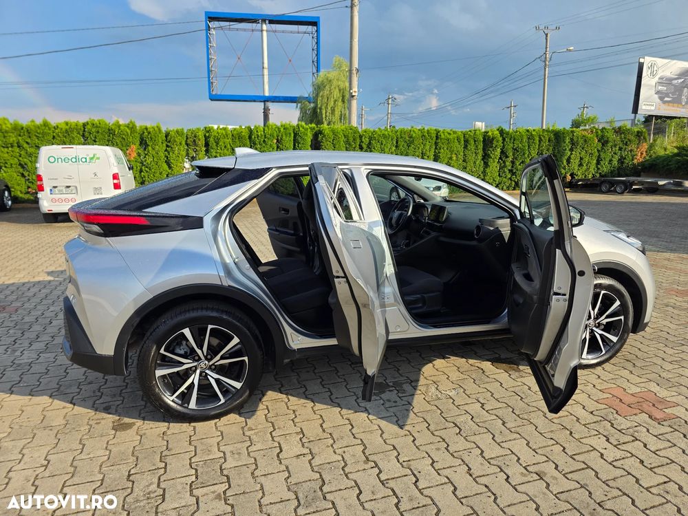 Toyota C-HR 2.0 HEV 197 CP 4x2 CVT Dynamic - 12