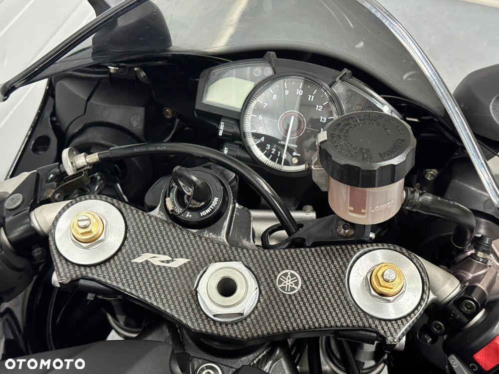 Yamaha R1 - 15