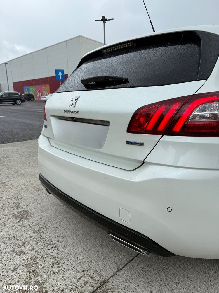 Peugeot 308 1.2 L PureTech Turbo S&S Allure - 11