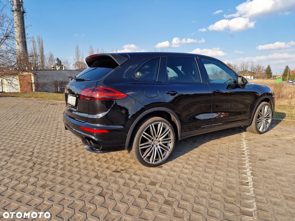 Porsche Cayenne - 4